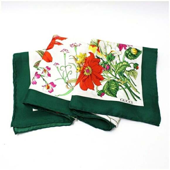 Gucci Floral Scarf/Muffler in White/Green/Red for Women